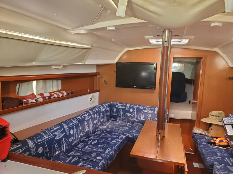 Slide: The Image of Beneteau Oceanis 34 Salon - 5901674