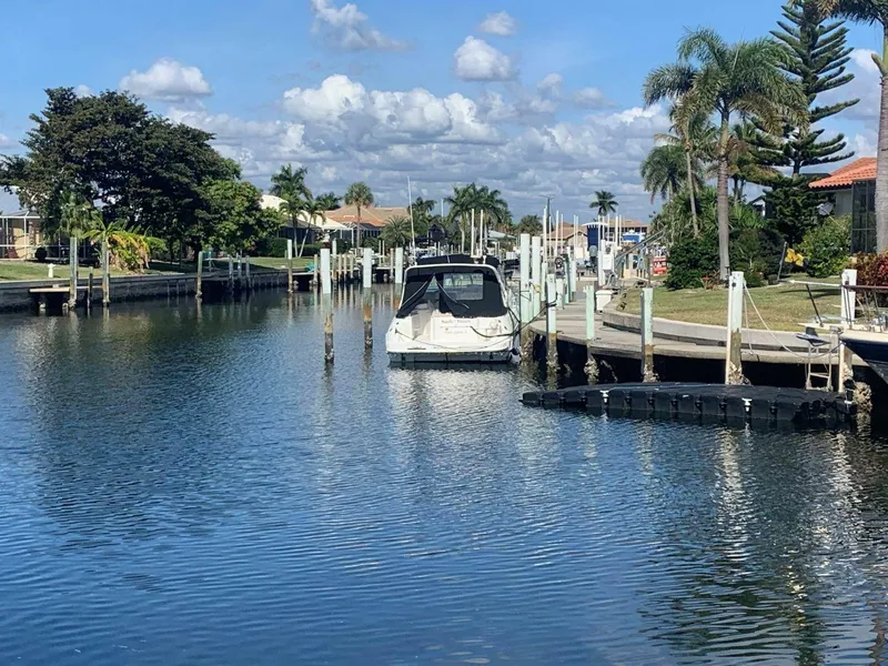 Slide: The Image of Cruisers Yachts 3375 Esprit 1998 - 5870649