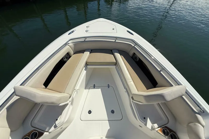Slide: The Image of Boston Whaler 360 Outrage 2023 - 5869858