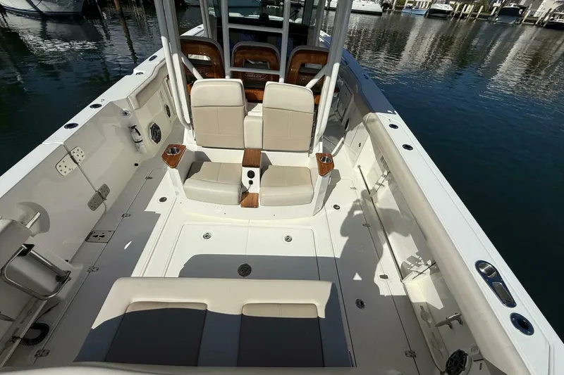 Slide: The Image of Boston Whaler 360 Outrage 2023 - 5869867