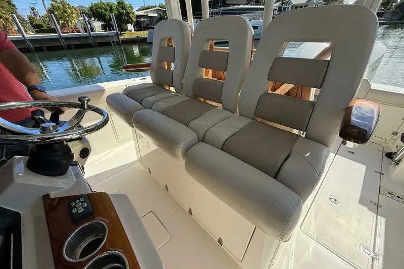 Slide: The Image of Boston Whaler 360 Outrage 2023 - 5869873