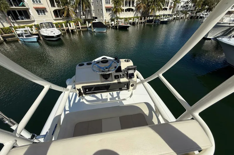 Slide: The Image of Boston Whaler 360 Outrage 2023 - 5869874