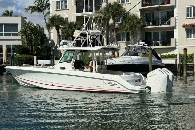 Slide: The Image of Boston Whaler 360 Outrage 2023 - 5869843
