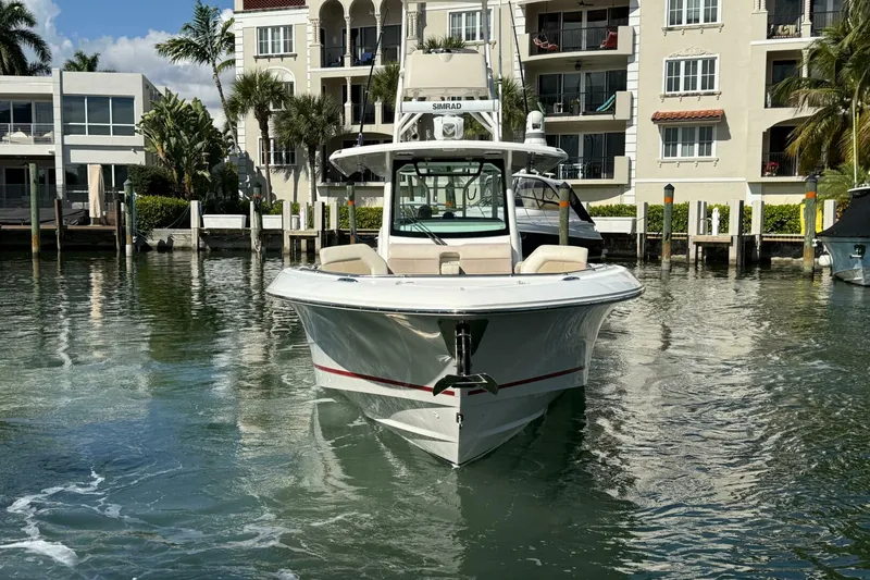 Slide: The Image of Boston Whaler 360 Outrage 2023 - 5869852