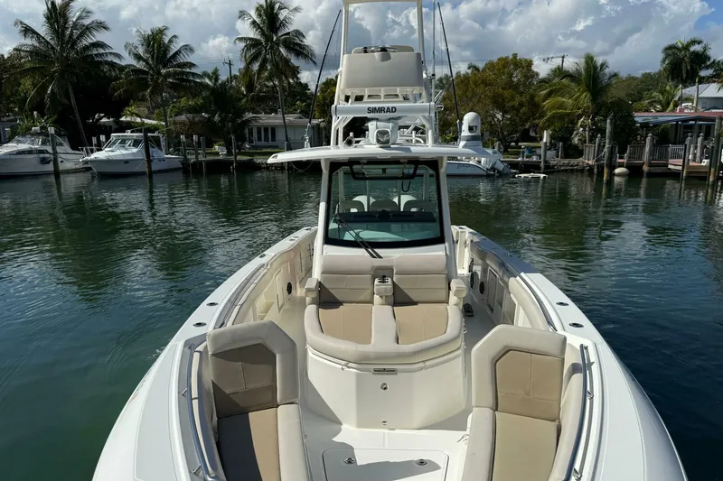 Slide: The Image of Boston Whaler 360 Outrage 2023 - 5869854