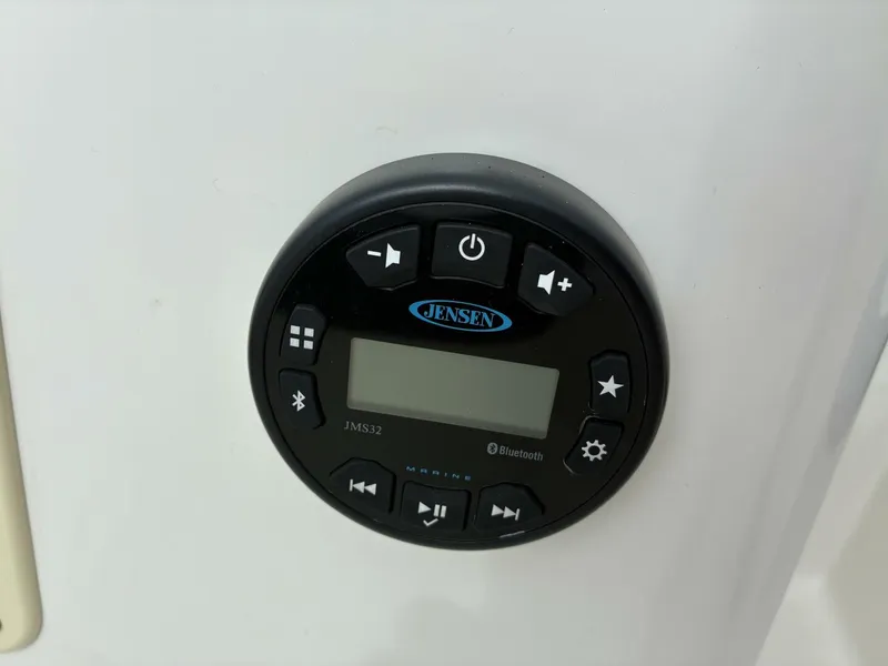 Slide: The Image of Bayliner 180XL Element 2023 - 5869936