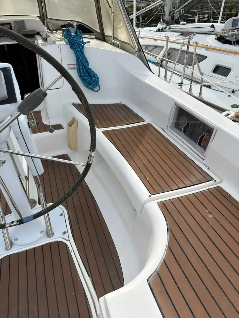 Slide: The Image of Cockpit Starboard Side - 5933784