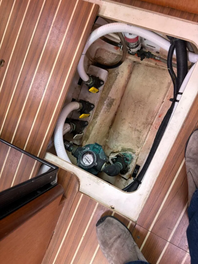 Slide: The Image of Thru Hulls - 5933777