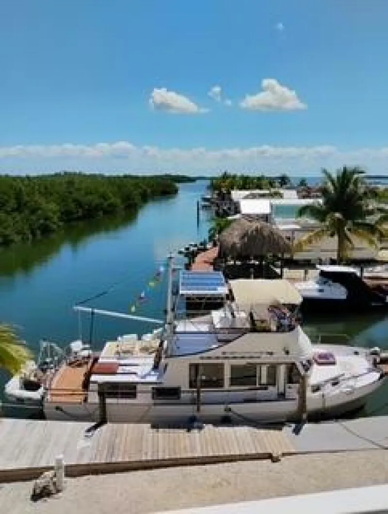 Slide: The Image of Marine Trader 40 Double Cabin 1977 - 5871182