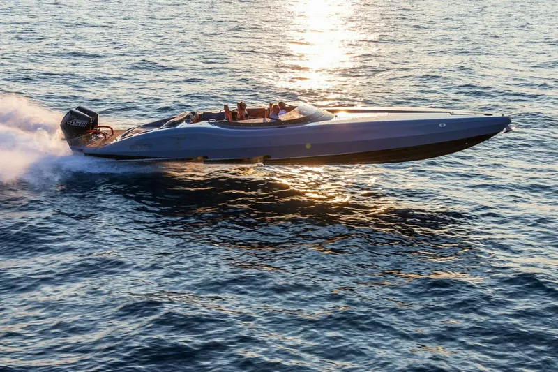 Slide: The Image of Canados 411 Gladiator Carbon Series 2027 - 5871583