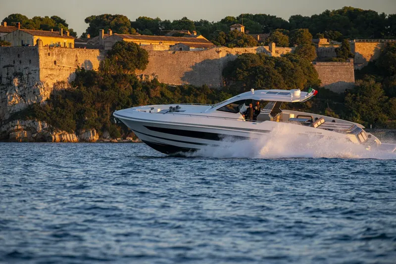 Slide: The Image of Canados Gladiator 571 Blade 2027 - 5871613