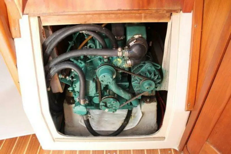 Slide: The Image of 1999 C&C 110 Engine - 5871963