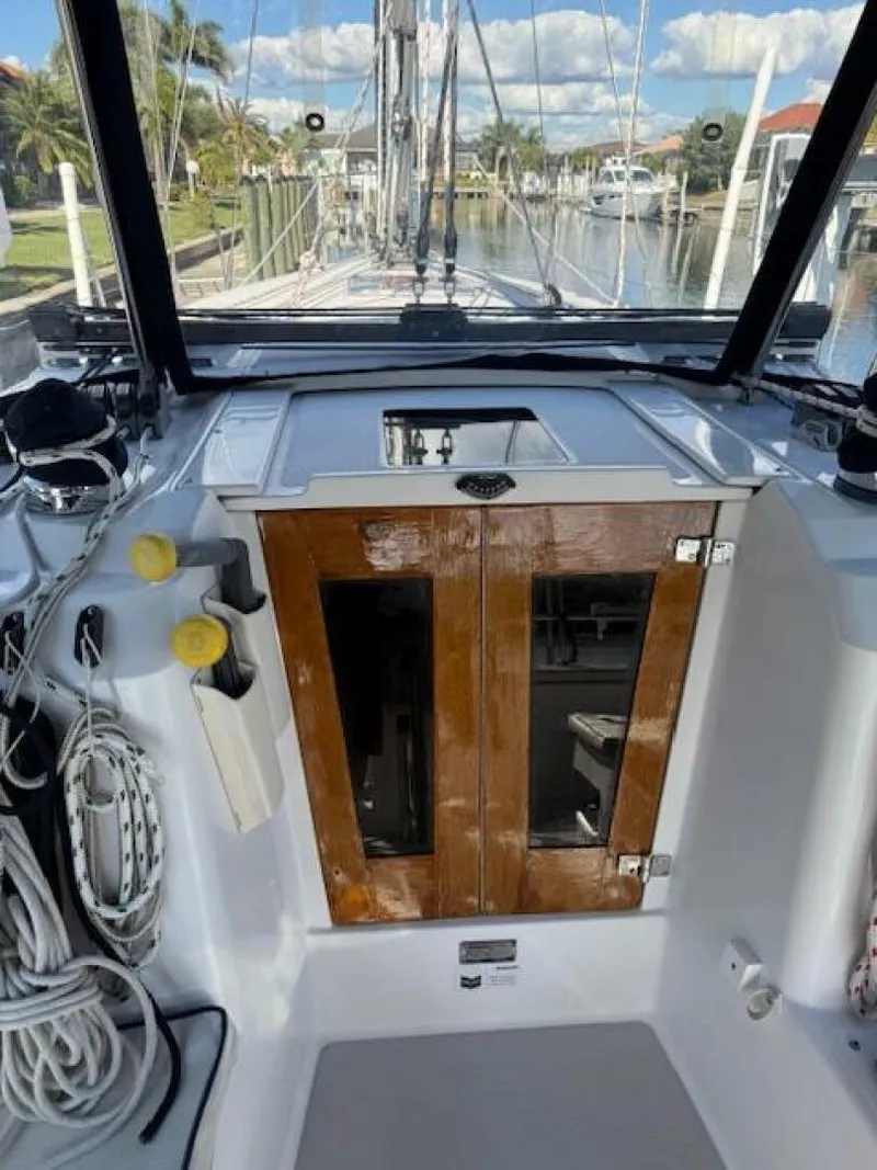 Slide: The Image of Dinette 35' Catalina 355, Island Time II - 5875266