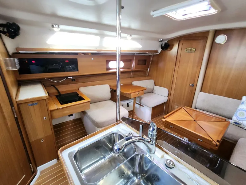 Slide: The Image of Nav table with no TV on shelf 35' Catalina 355, Island Time II - 5875257