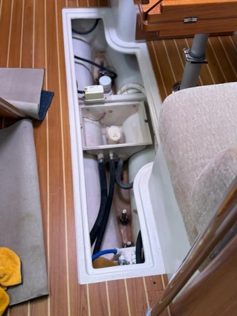 Slide: The Image of Aft Berth 35' Catalina 355, Island Time II - 5875273