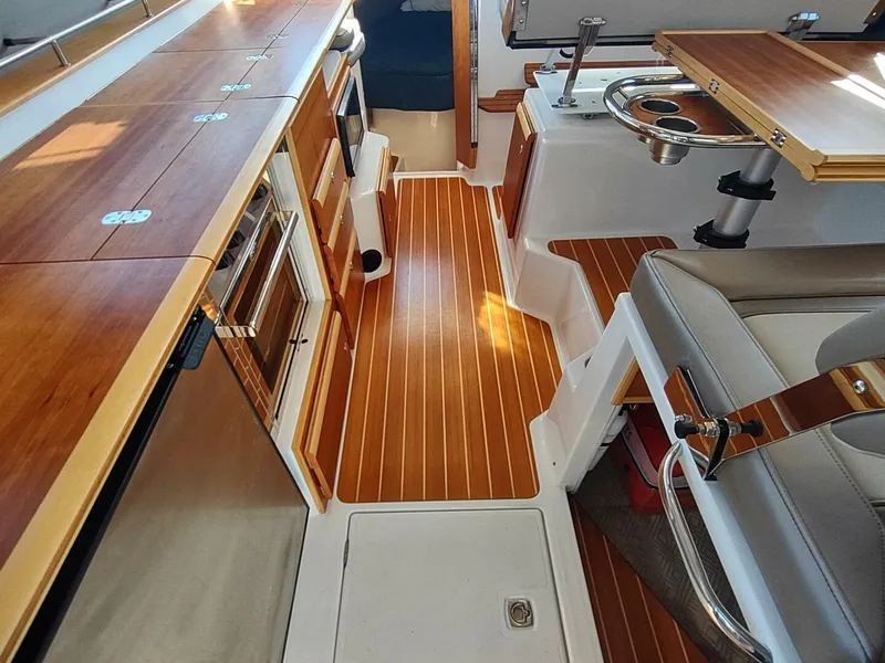 Slide: The Image of Cutwater C-32 Coupe 2020 - 5872749