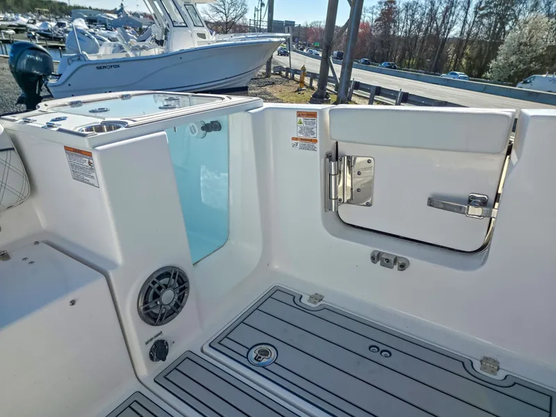 Slide: The Image of Sea Fox 268 Traveler 2026 - 6038039