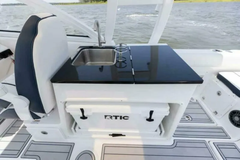 Slide: The Image of Sea Fox 268 Traveler 2026 - 5873044