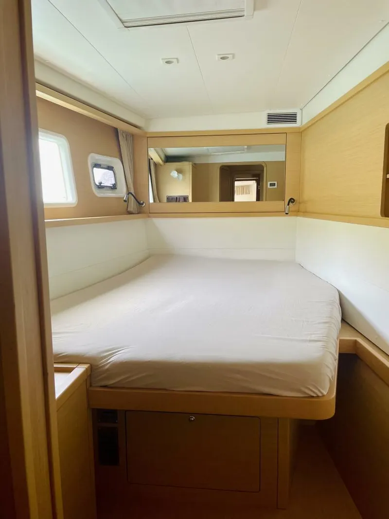 Slide: The Image of Lagoon 450F 2018 - 5881997