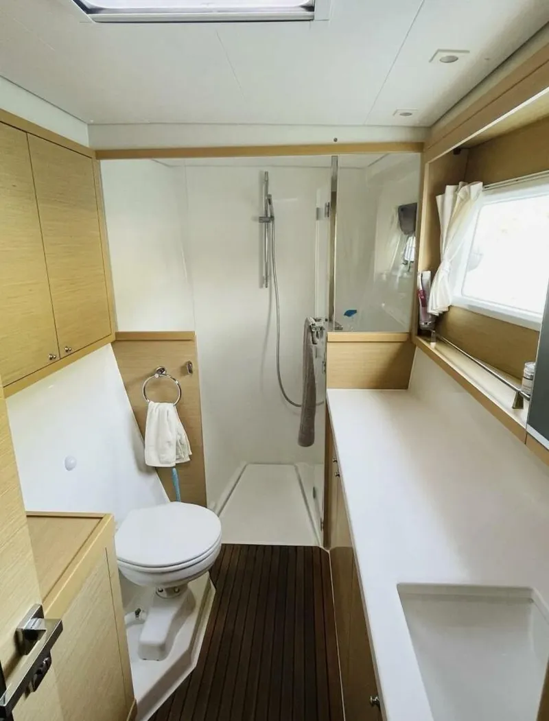 Slide: The Image of Lagoon 450F 2018 - 5882005