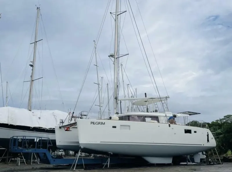 Slide: The Image of Lagoon 450F 2018 - 5882002