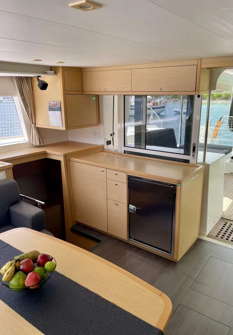 Slide: The Image of Lagoon 450F 2018 - 5881990