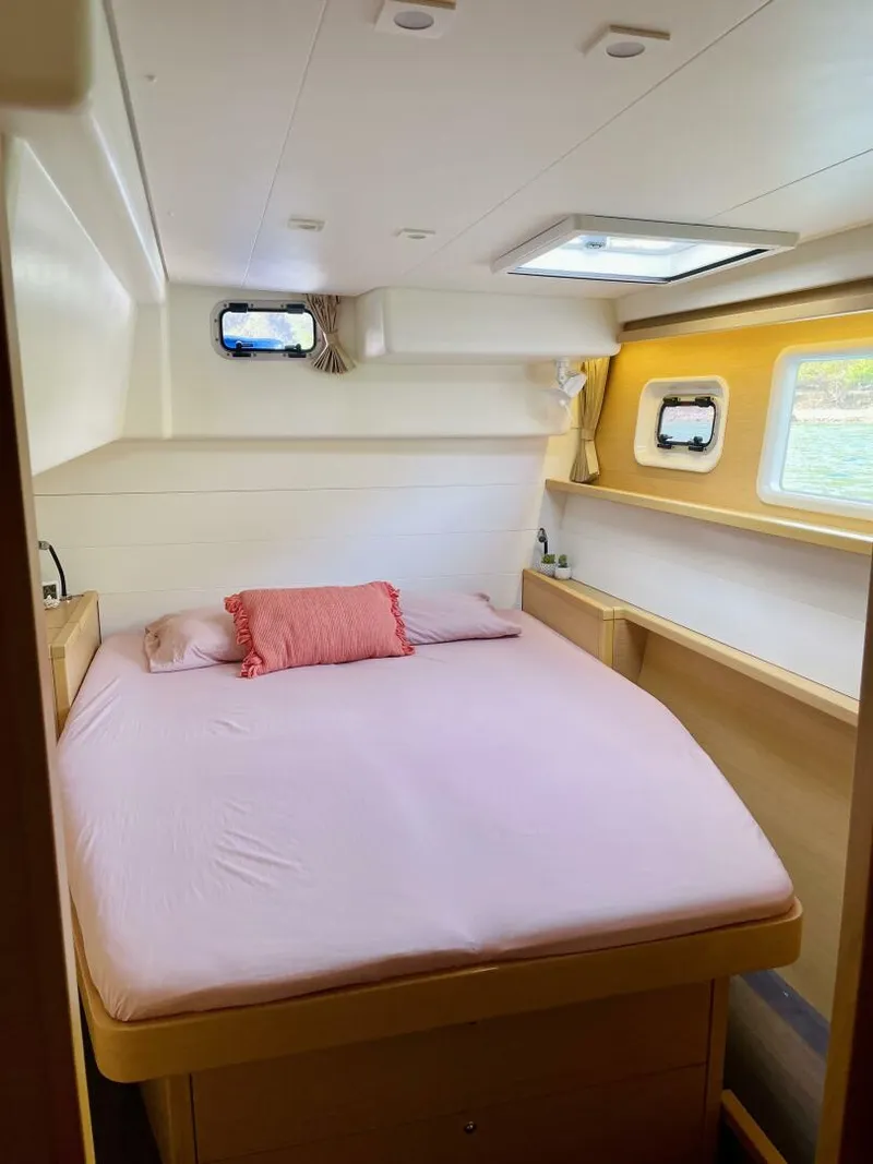 Slide: The Image of Lagoon 450F 2018 - 5881996