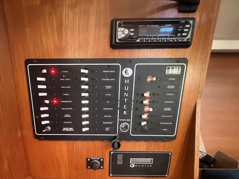 Slide: The Image of Hunter 326 2002 - 5873826