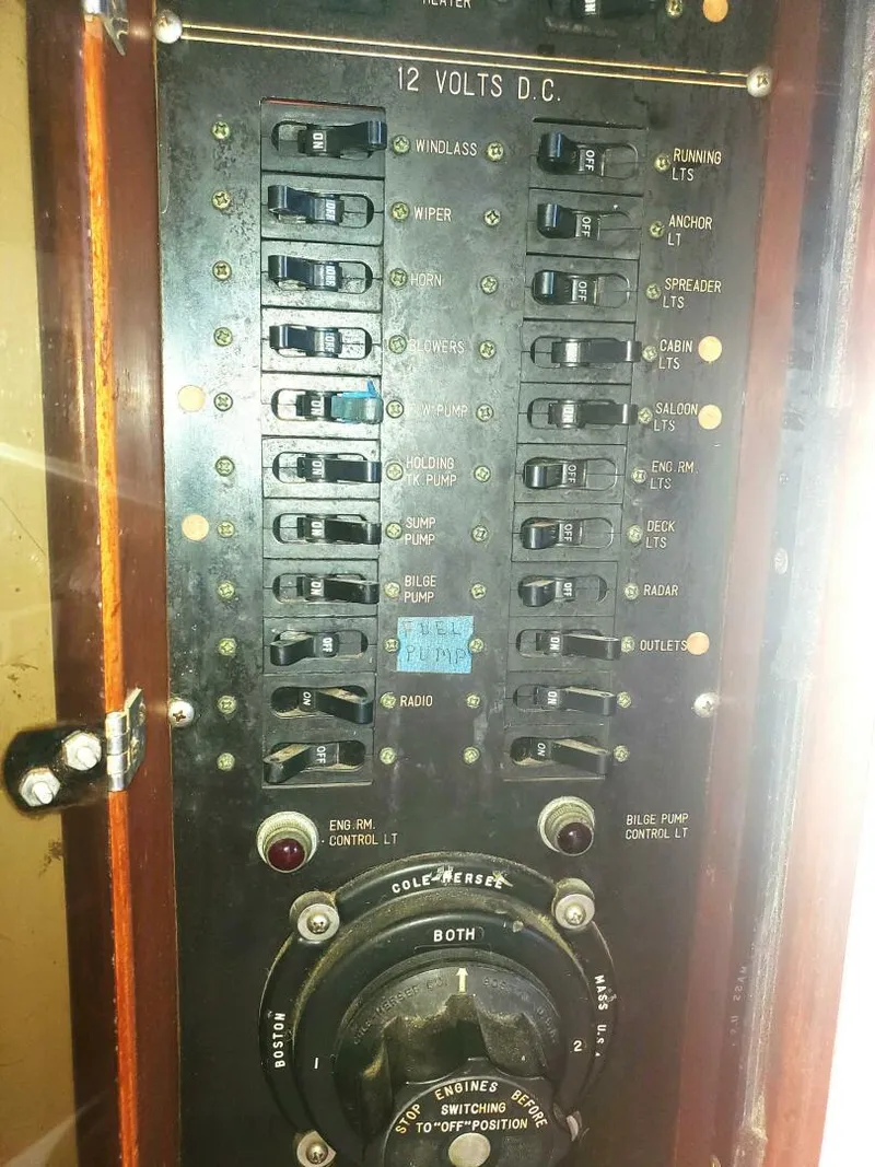 Slide: The Image of CHB SEDAN-AFT CABIN 1981 - 5881966