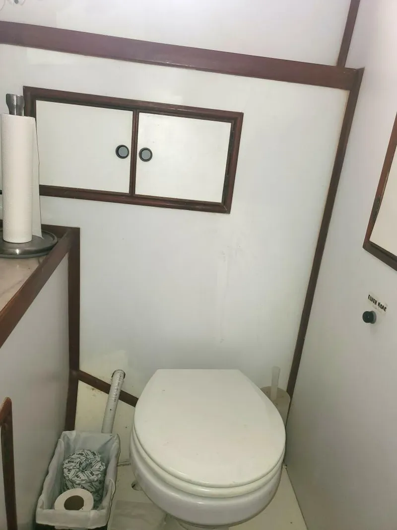 Slide: The Image of CHB SEDAN-AFT CABIN 1981 - 5881968