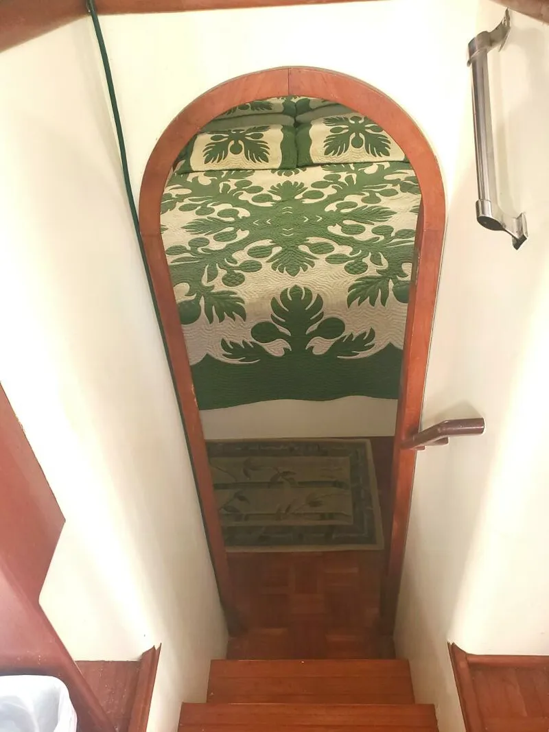 Slide: The Image of CHB SEDAN-AFT CABIN 1981 - 5881973