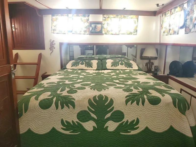 Slide: The Image of CHB SEDAN-AFT CABIN 1981 - 5881980