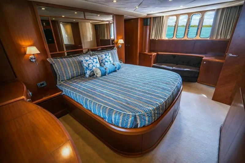 Slide: The Image of Stateroom 2009 Princess/Viking Sport Cruisers 70 Flybridge Empire Sun - 5876253