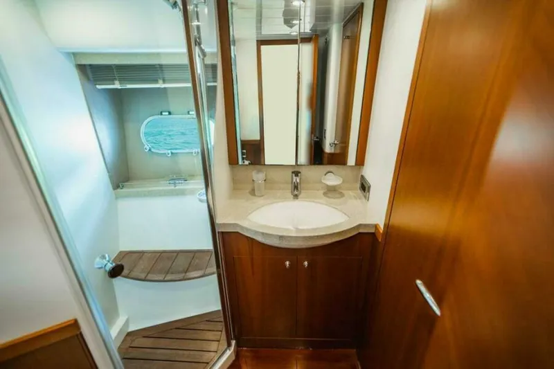 Slide: The Image of Head 2009 Princess/Viking Sport Cruisers 70 Flybridge Empire Sun - 5876264