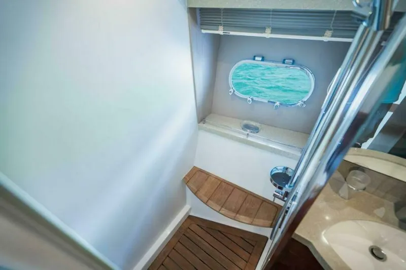 Slide: The Image of Head 2009 Princess/Viking Sport Cruisers 70 Flybridge Empire Sun - 5876265