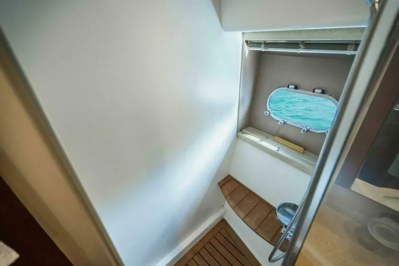 Slide: The Image of Head 2009 Princess/Viking Sport Cruisers 70 Flybridge Empire Sun - 5876270