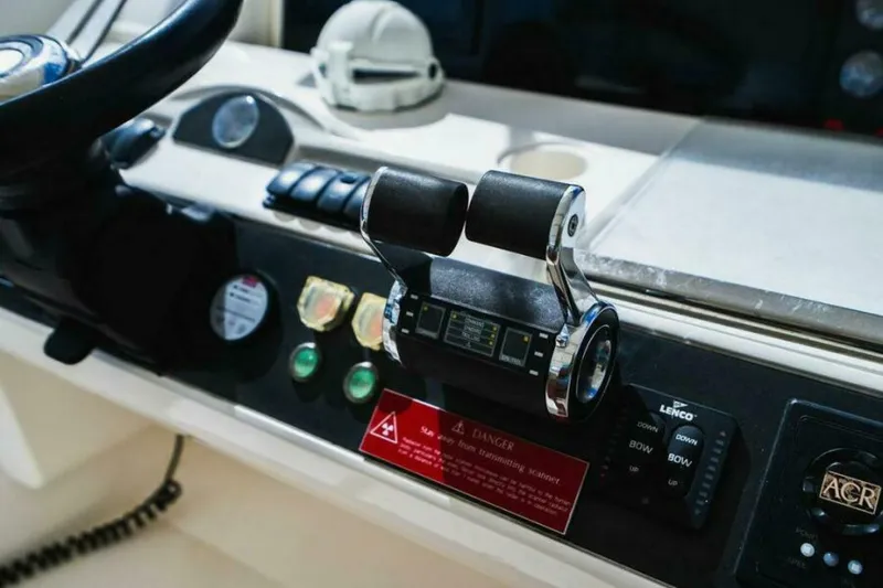 Slide: The Image of Helm 2009 Princess/Viking Sport Cruisers 70 Flybridge Empire Sun - 5876280