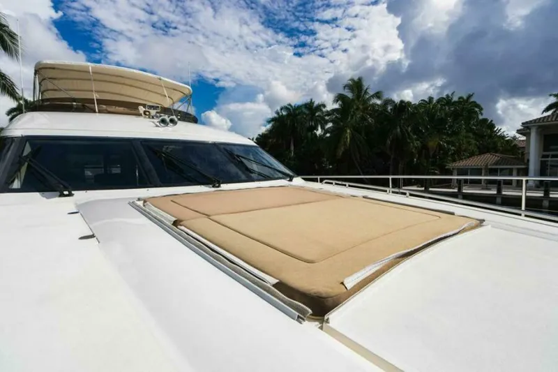Slide: The Image of Bow 2009 Princess/Viking Sport Cruisers 70 Flybridge Empire Sun - 5876296