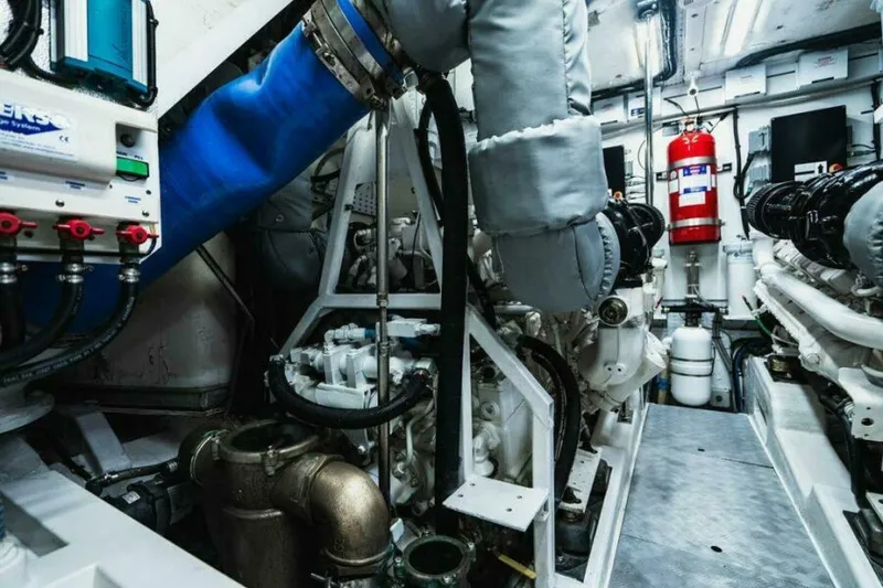 Slide: The Image of Engine Room 2009 Princess/Viking Sport Cruisers 70 Flybridge Empire Sun - 5876298