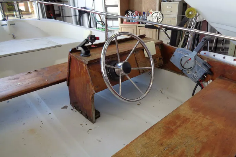 Slide: The Image of Boston Whaler 13 Sport 1987 - 5876309