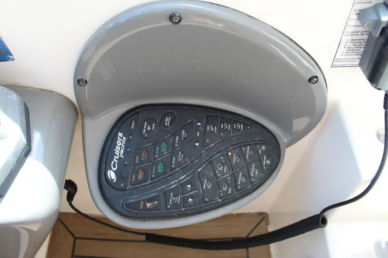 Slide: The Image of Cruisers Yachts 420 Express 2007 - 5876445