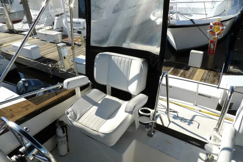 Slide: The Image of Carver 28 Aft Cabin Motor Yacht 1992 - 5876706