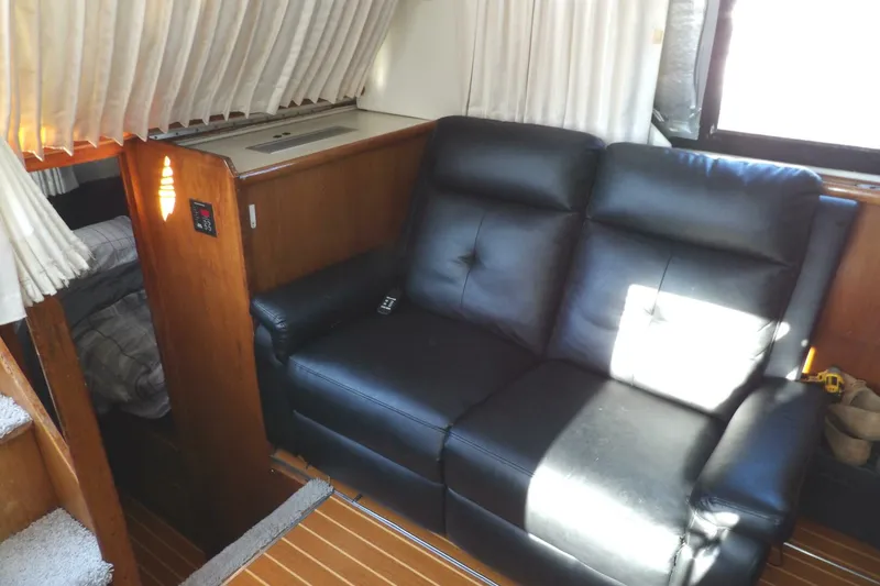 Slide: The Image of Carver Yachts 28 Aft Cabin Motor Yacht 1992 - 5876712