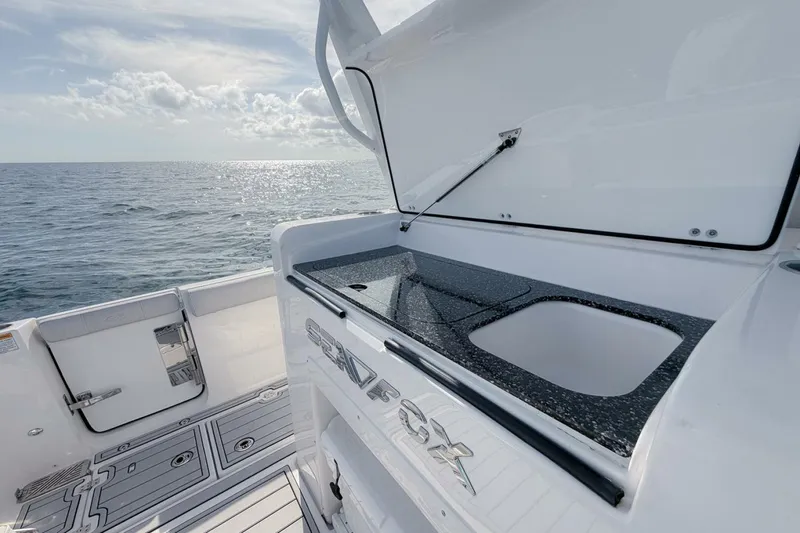 Slide: The Image of Sea Fox 328 Commander 2024 - 5877157