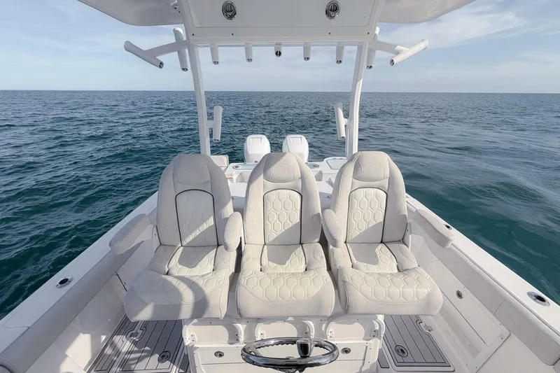 Slide: The Image of Sea Fox 328 Commander 2024 - 5877163