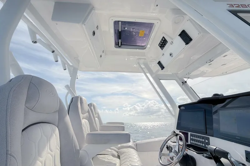 Slide: The Image of Sea Fox 328 Commander 2024 - 5877165