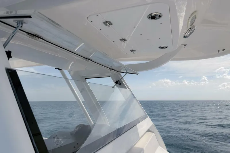 Slide: The Image of Sea Fox 328 Commander 2024 - 5877166