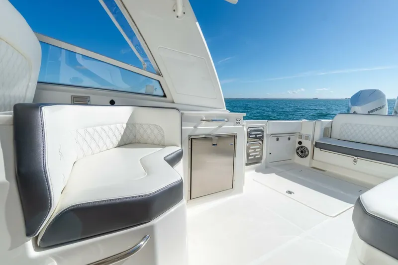 Slide: The Image of World Cat 400 DC-X 2024 - 5877749