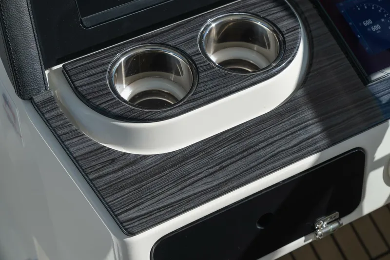 Slide: The Image of World Cat 400 DC-X 2024 - 5877757