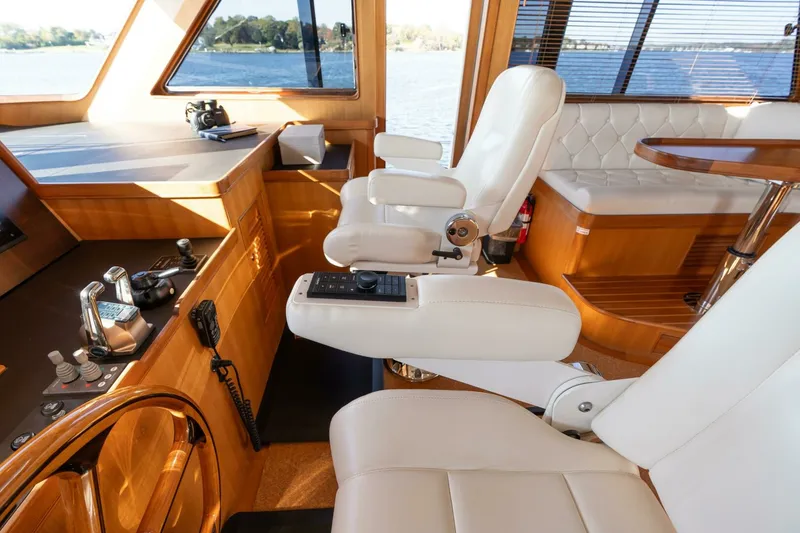 Slide: The Image of Marlow 72 GRIFFIN - Command Bridge Helm 2007 Marlow 72 GRIFFIN - 7650887